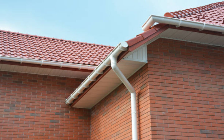 Custom fascia gutters