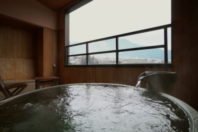 Japanese soaking tub - types of bathtubs