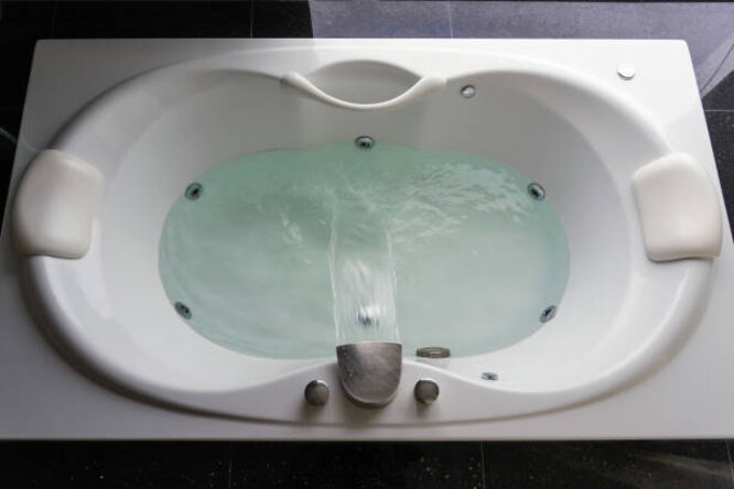 Jetted bathtubs - types of bathtubs