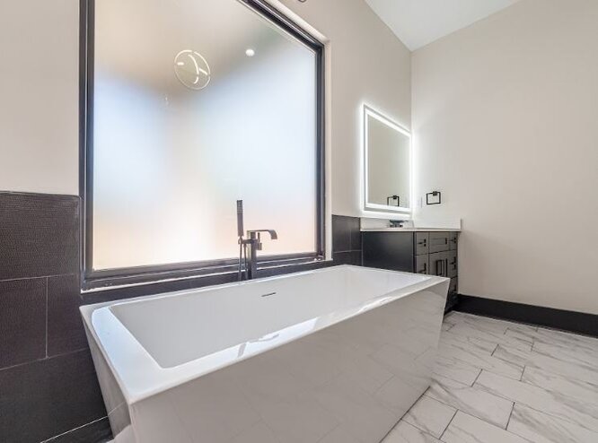 Bathroom-3-Tub-1