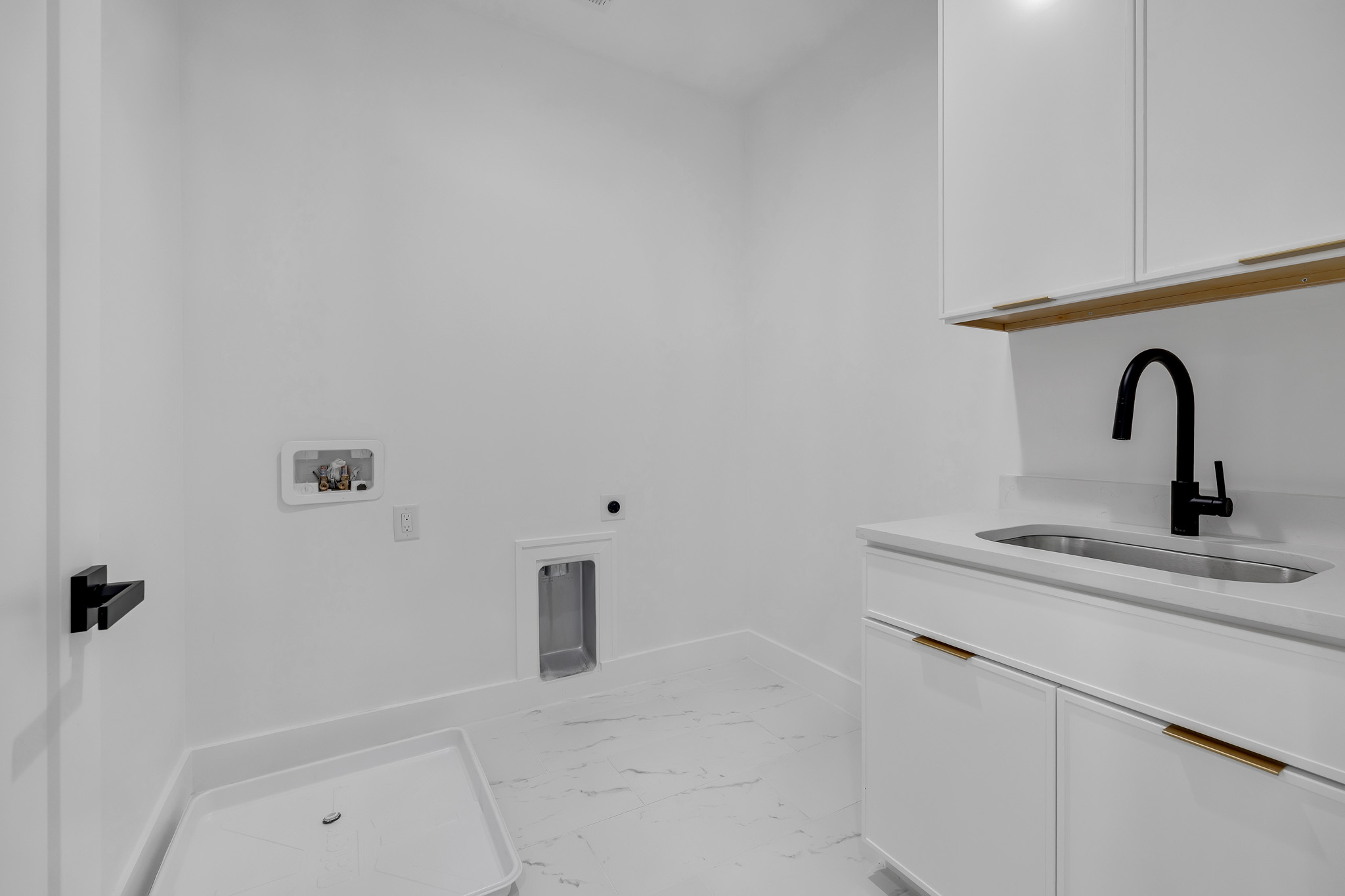 421 Saint Surey Way-28