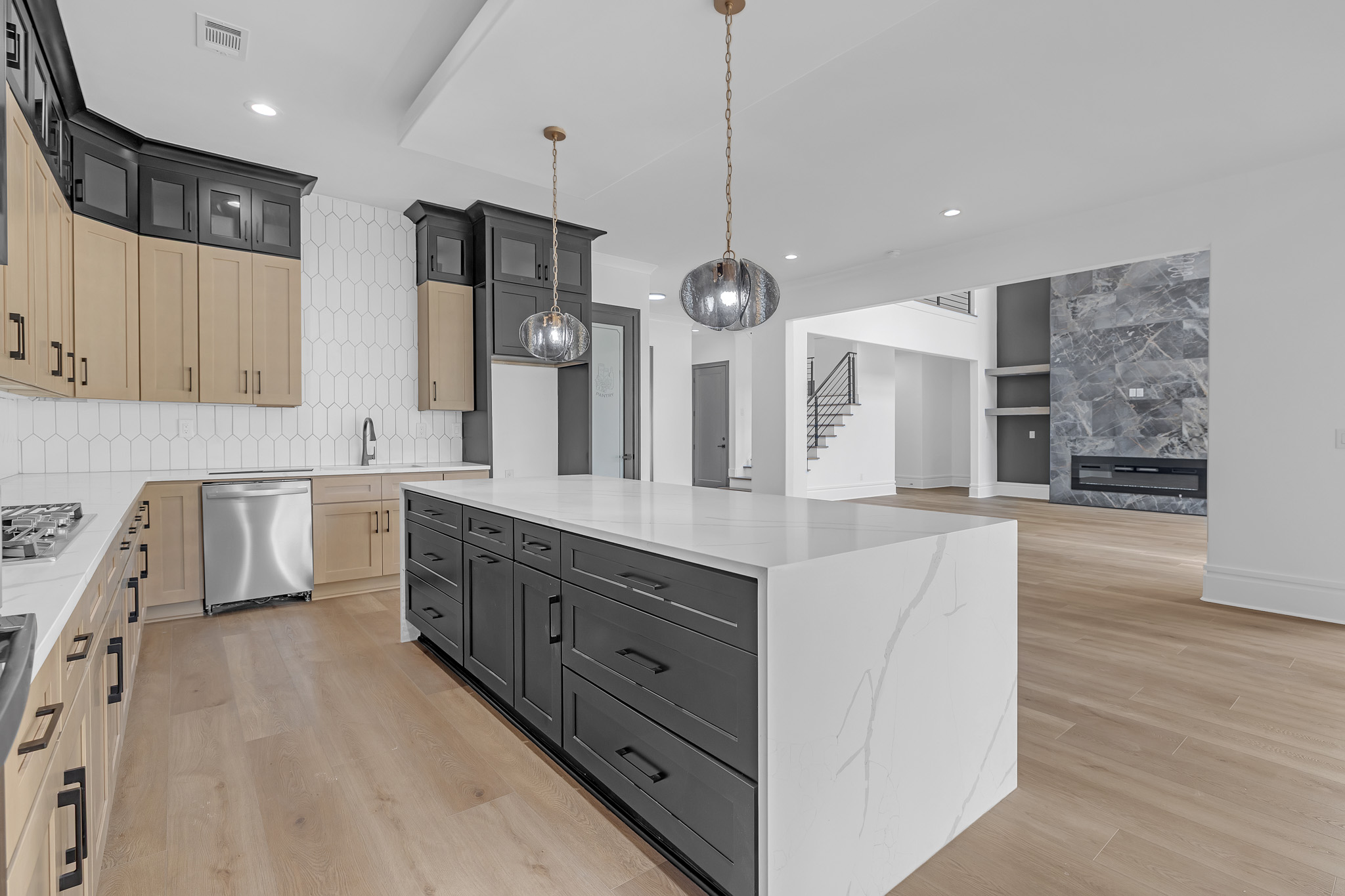 532 Saint Samber Dr-09